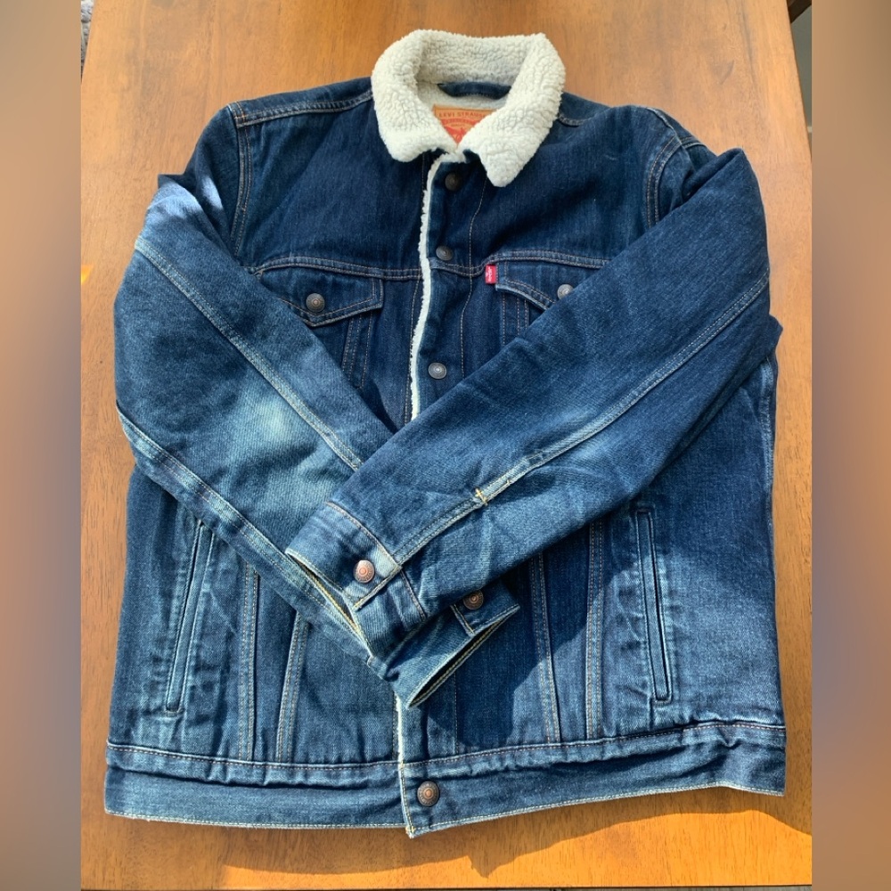 Levi's Men's Blue Denim Jacket with Sherpa Lining - size L (fits like a medium)